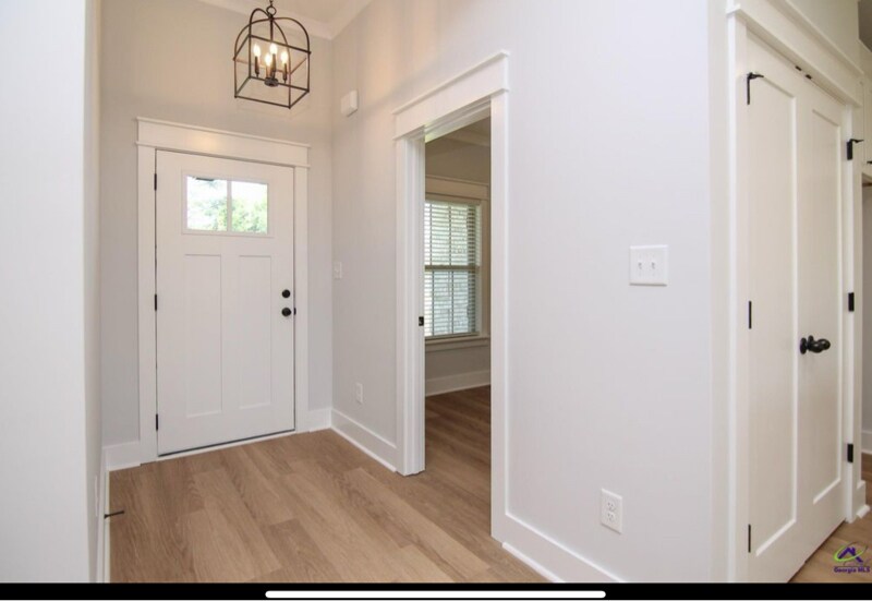 Building Photo - 212 Willowbrook Ln