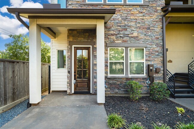 Primary Photo - 2640 Fountain Key Blvd