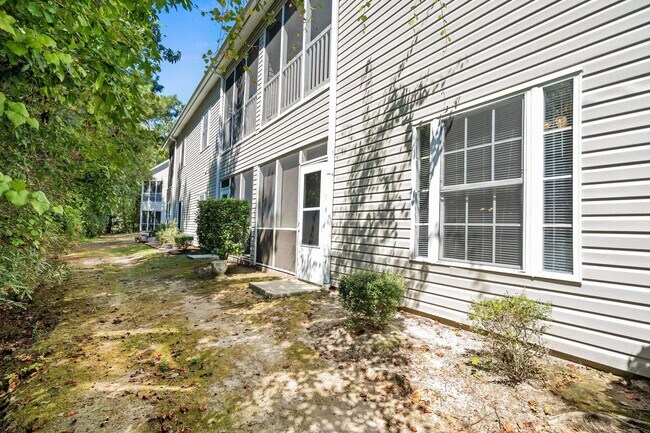 Building Photo - 120 Lazy Willow Ln