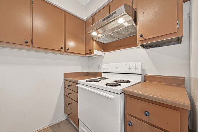 Building Photo - 13040 Greenway Chase Ct