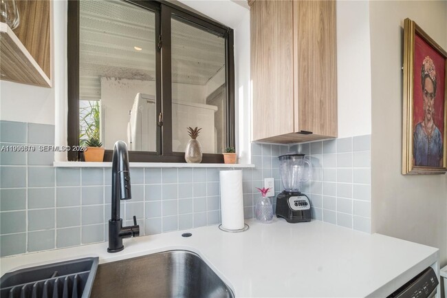 Building Photo - 13654 NE 20th Pl