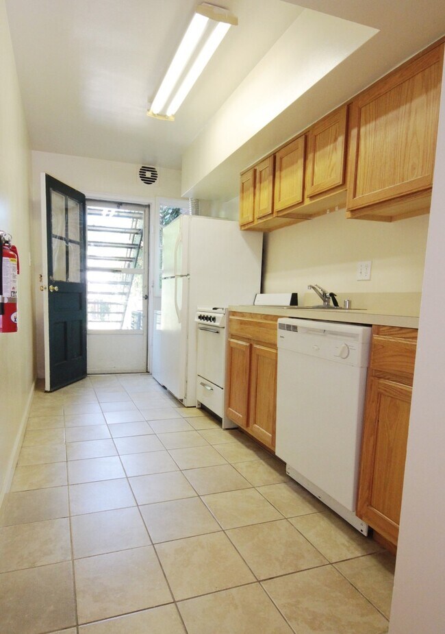 Building Photo - 218 10th St NE