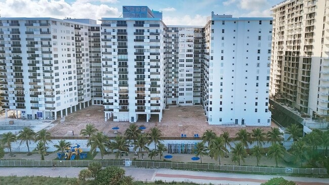 Building Photo - 6039 Collins Ave