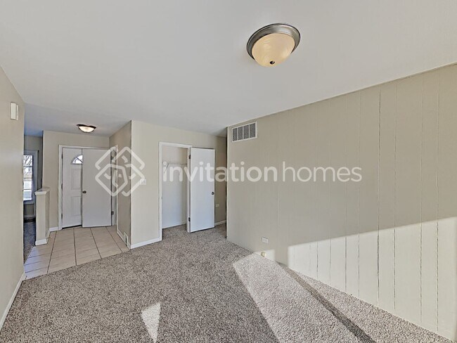 Building Photo - 605 Lindale St