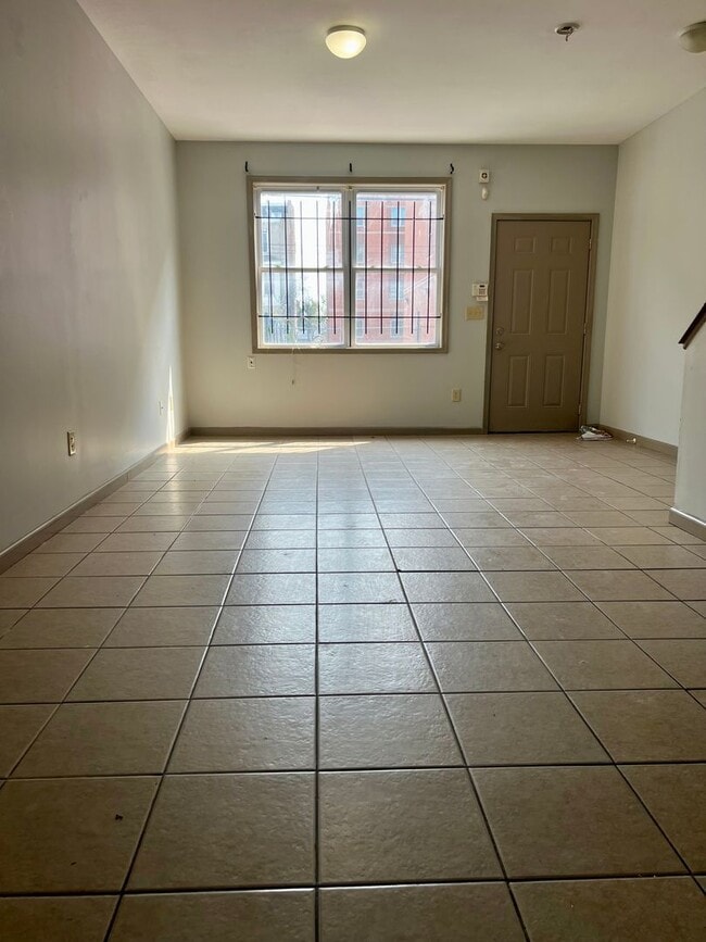 Building Photo - Stunning 6-Bedroom Townhome Steps Away from Temple! Available NOW! RENT SPECIAL - One Month FREE ...