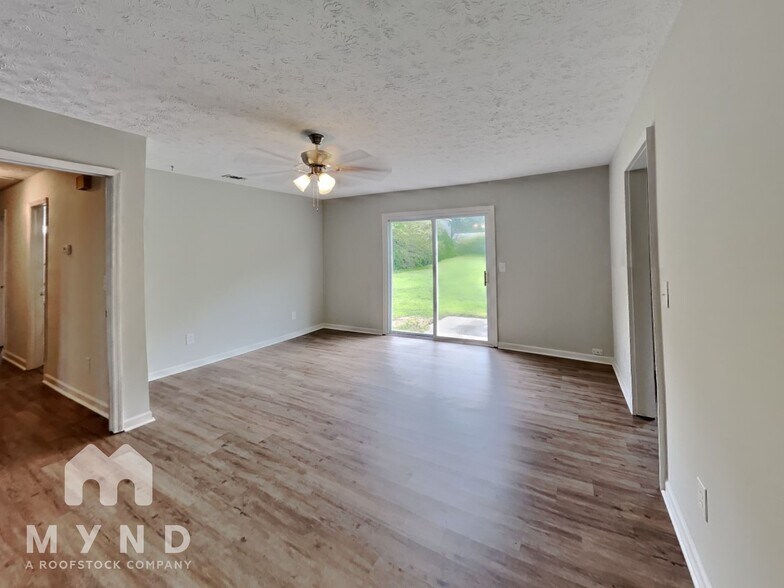 Building Photo - 2286 Briarwood Cir SW