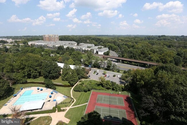 Building Photo - 10101 Grosvenor Pl