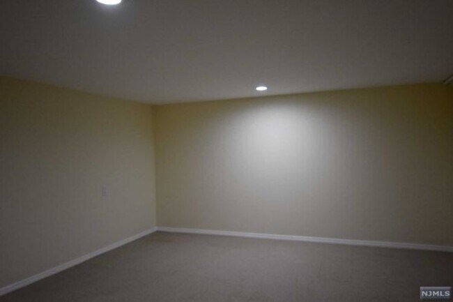 Building Photo - 356 Slocum Way