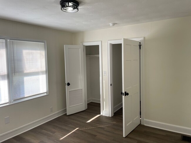 Building Photo - 435 Roan St