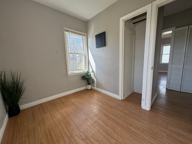 Building Photo - 2 bedroom, 1 bath home for rent in Evansdale