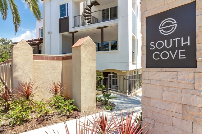 Building Photo - SOUTHCOVE Luxury: SPACIOUS TOWNHOME with O...