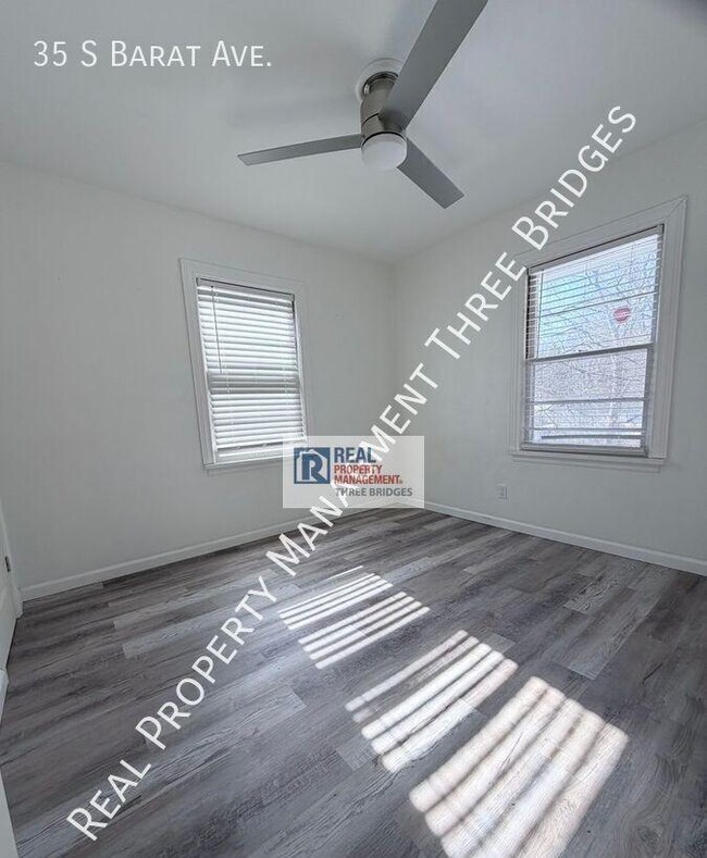 Building Photo - 35 S Barat Ave