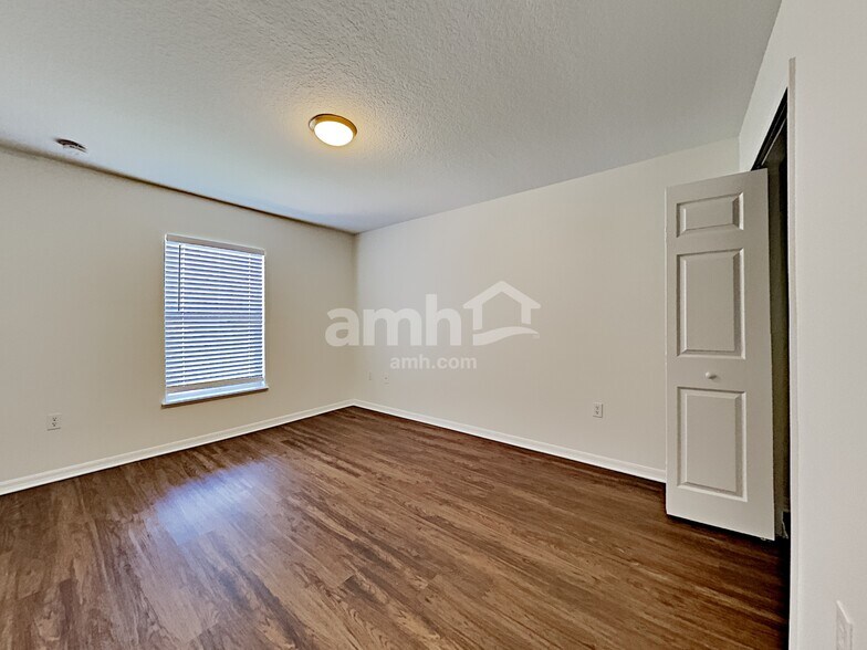 Building Photo - 2007 Elmhurst Ln