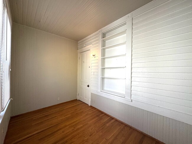 Building Photo - 30 Conklin St