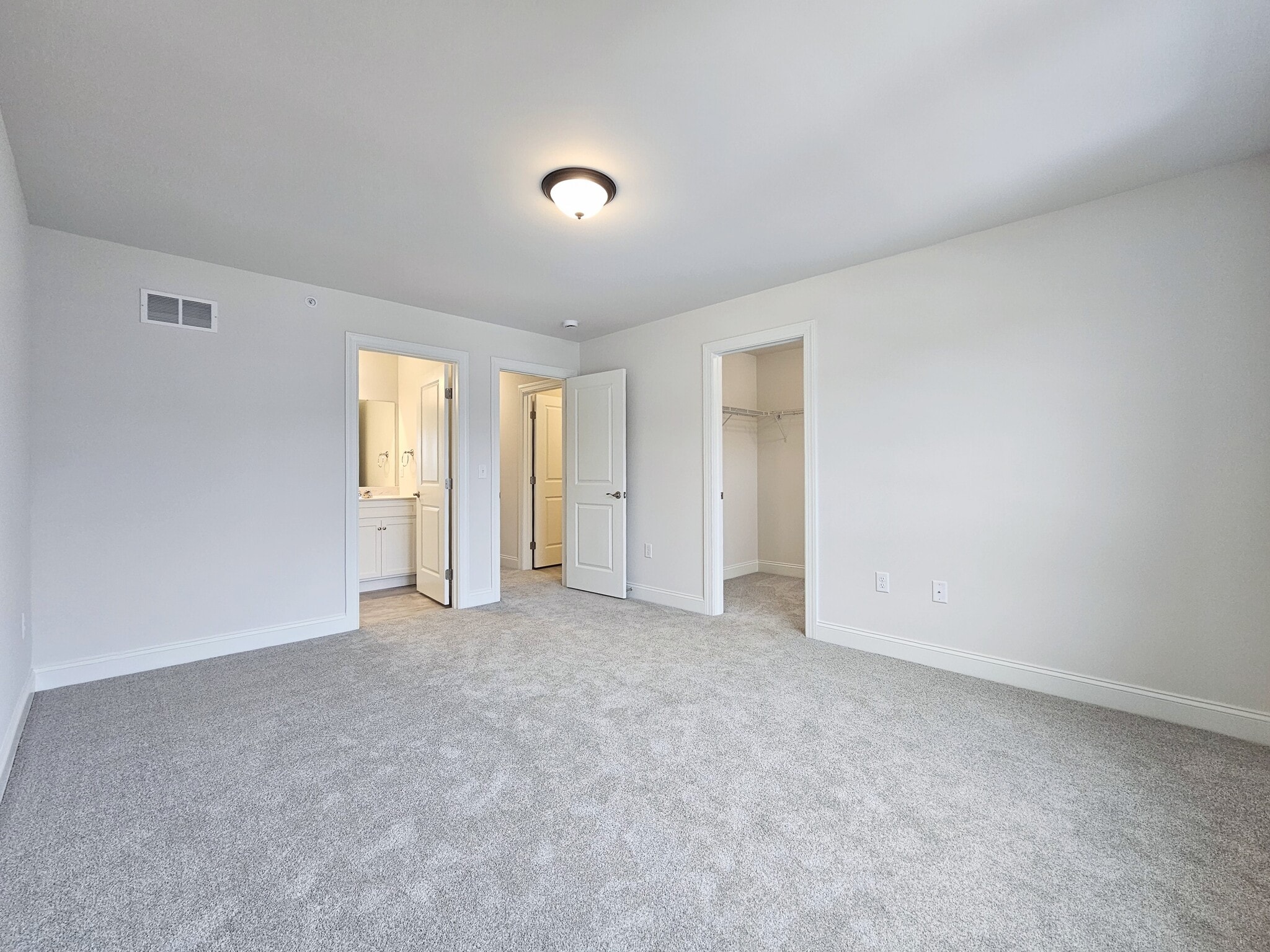 Building Photo - 121 Magnolia Dr