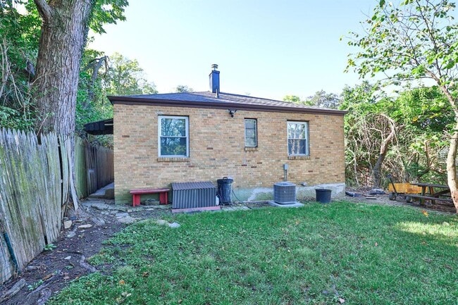 Building Photo - Two Bedroom Home for UC Students for This ...