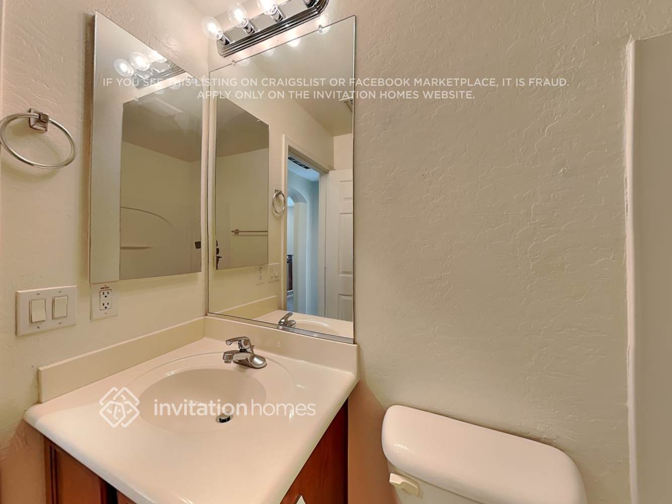 Building Photo - 4715 E Laurel Ave