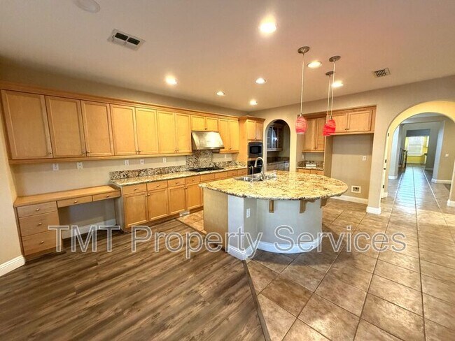 Building Photo - 6832 Salvaterra Cir