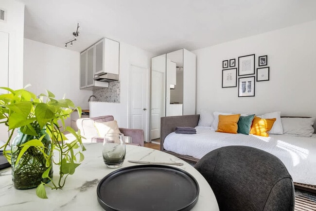 Primary Photo - 39-39 55th St