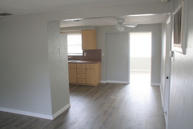 Building Photo - 4719 Bonton Dr