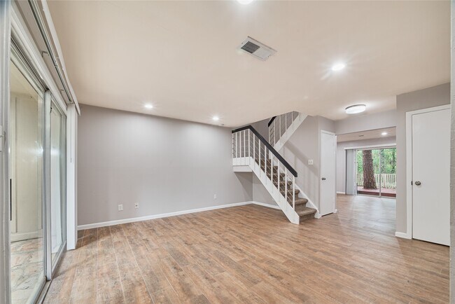 Building Photo - 2425 W Settler's Way