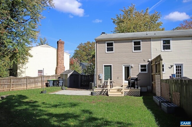 Building Photo - 211 Greentree Park