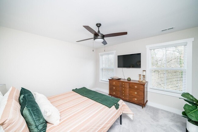 Building Photo - 16 Villa Ct