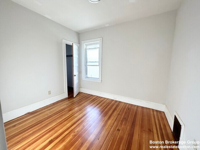 Building Photo - 31 Sudan St