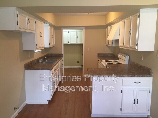 Building Photo - 7019 Shadow Oaks Dr