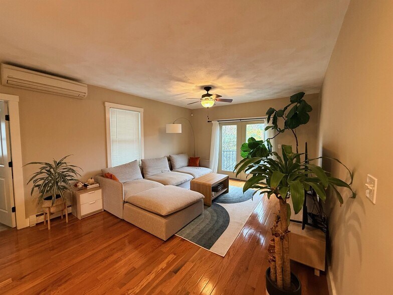 Building Photo - 119 Central St