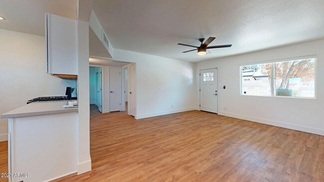 Building Photo - Remodeled 2 bedroom 1 bath!