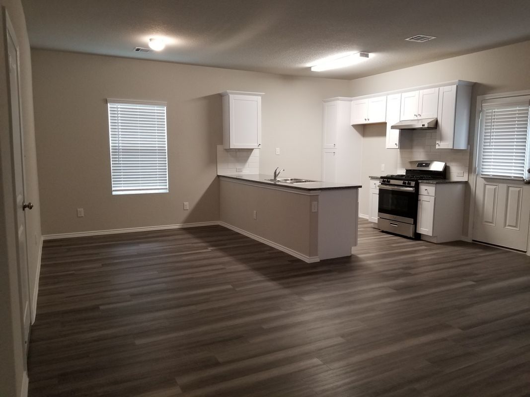 Building Photo - 7930 Oak Mdws Bnd