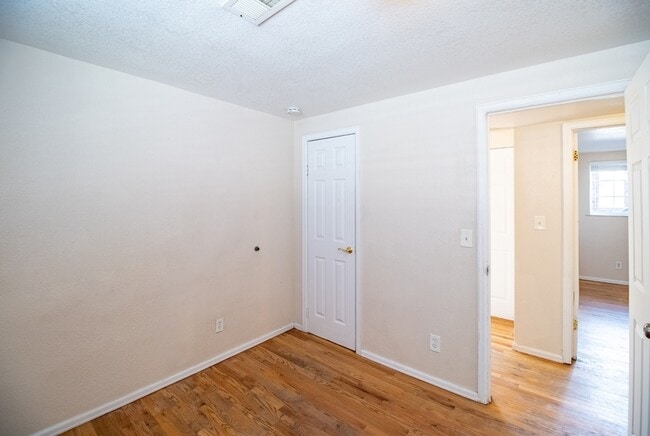 Building Photo - 1156 S Quivas St
