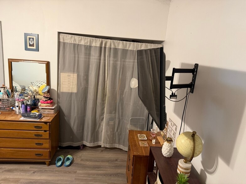 Building Photo - 719 Park Ave