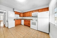 Building Photo - 1378 1/2 Indianola Ave