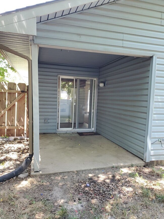 Building Photo - 2428 S Capri St
