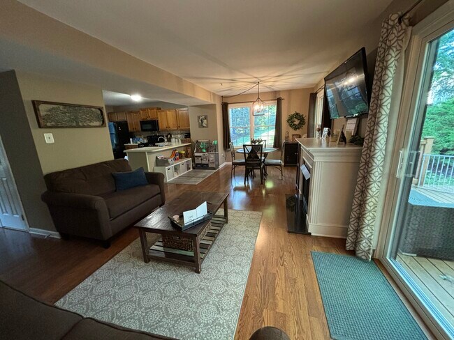 Building Photo - 1461 Conifer Dr