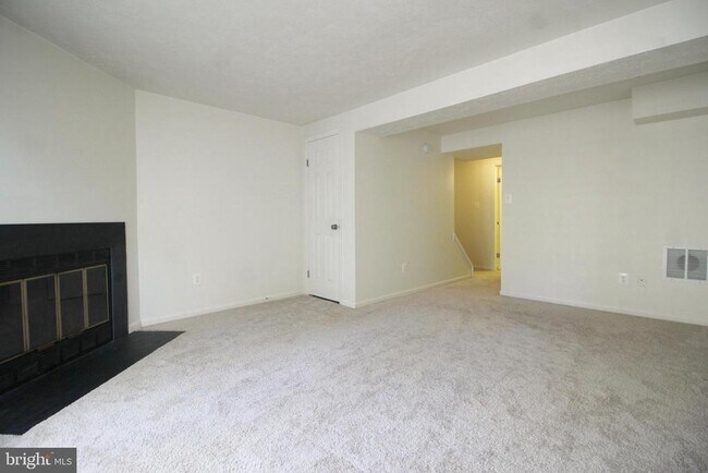 Building Photo - 1544 Woodcrest Dr