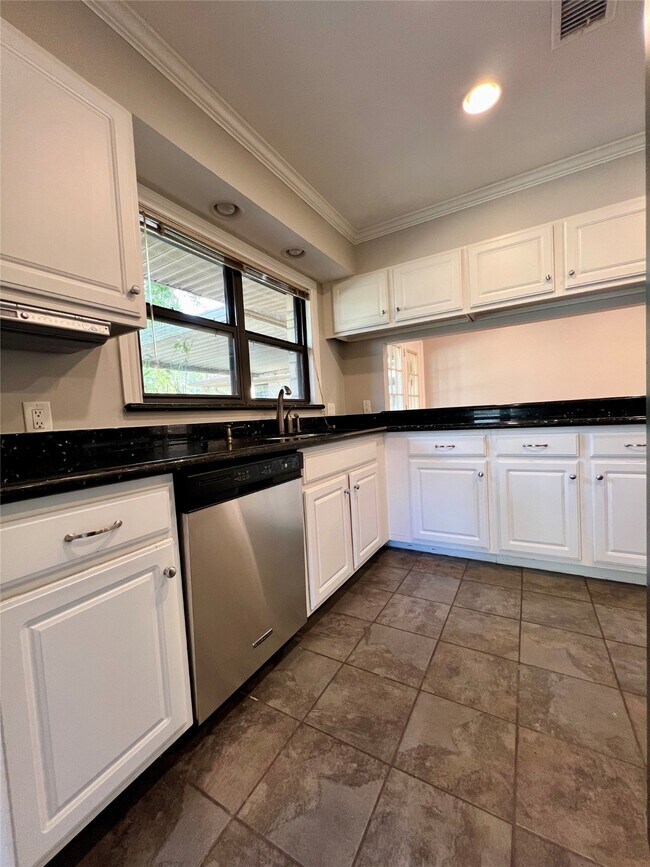 Building Photo - 4218 Glebe Rd