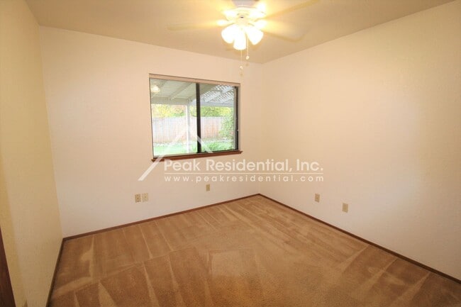 Building Photo - Wonderful Orangevale 4bd/2ba Home with 2 Car Garage!