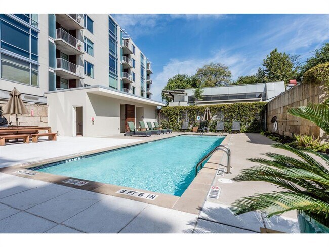 Building Photo - 210 Lee Barton Dr