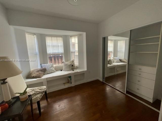 Building Photo - 2870 Pine Tree Dr