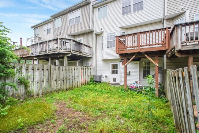 Building Photo - 405 Donelson Loop