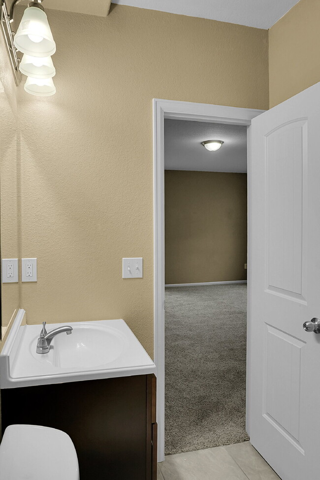 Building Photo - $2,500 - 4 Bed, 3.5 Bath Home in CO Springs with Great Community Amenities!