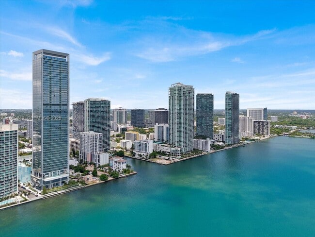 Building Photo - 700 NE 26th Terrace