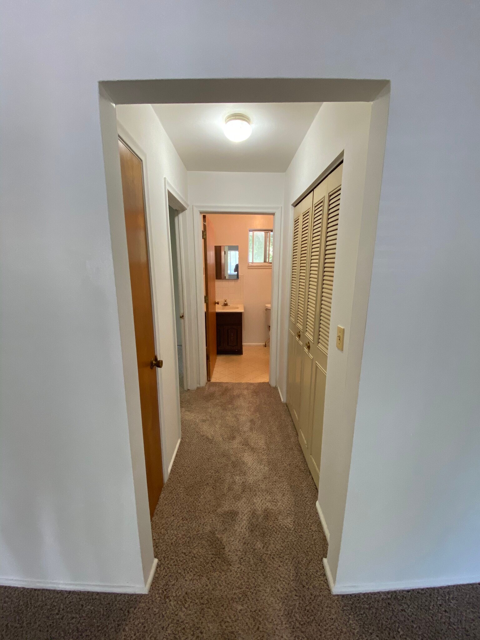 Building Photo - 126 Church St.