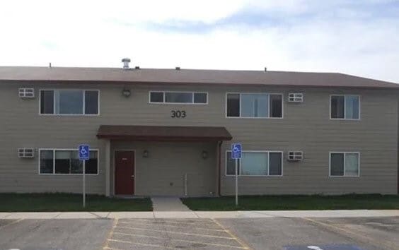 Building Photo - 303 Parker Dr