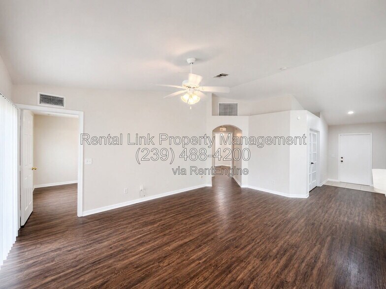 Building Photo - 764 Breamer Ave S
