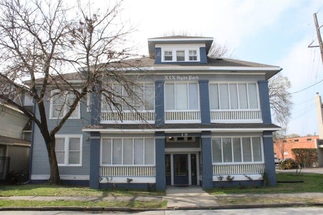 Primary Photo - 19 Hyde Park Blvd