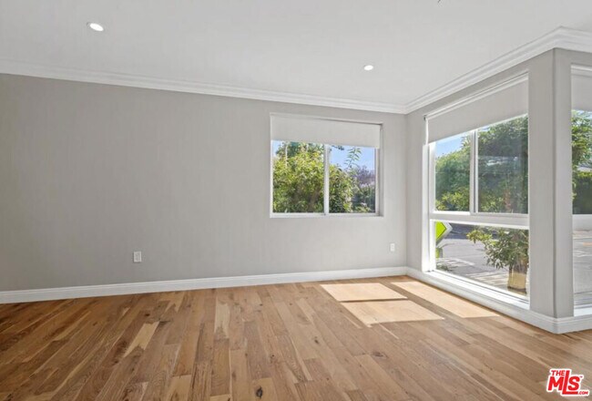 Building Photo - 1283 Havenhurst Dr